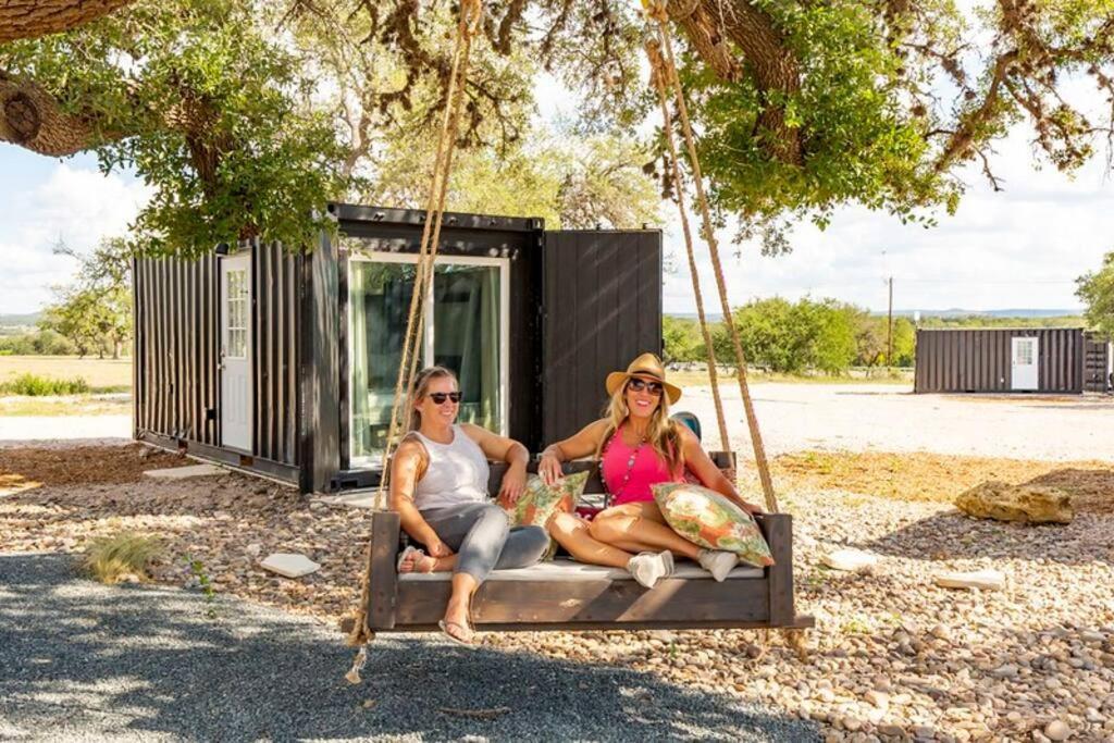 The Container Retreat @ 290 Wine Trail #10 Welcome Friends! Hye Exterior photo