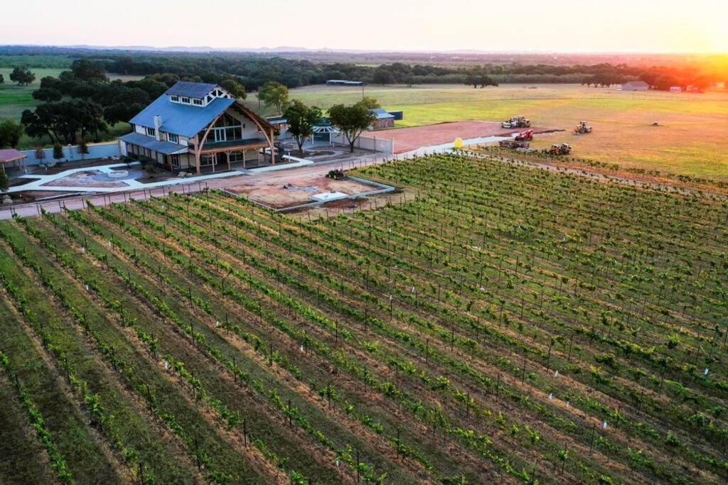 The Container Retreat @ 290 Wine Trail #10 Welcome Friends! Hye Exterior photo